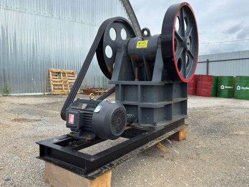 Щековая дробилка PE200х300 (Литая, чугун, на железной станине)