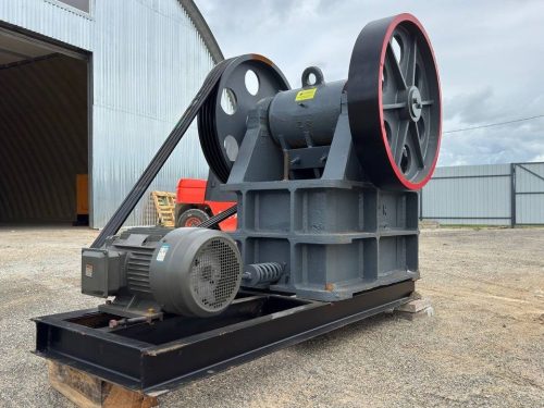 Щековая дробилка PE250х400 (Литая, чугун, на железной станине)